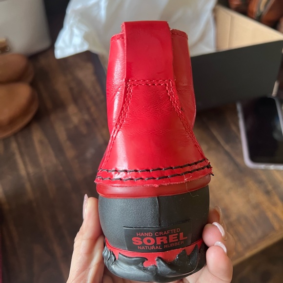 Sorel red boots - Picture 9 of 9